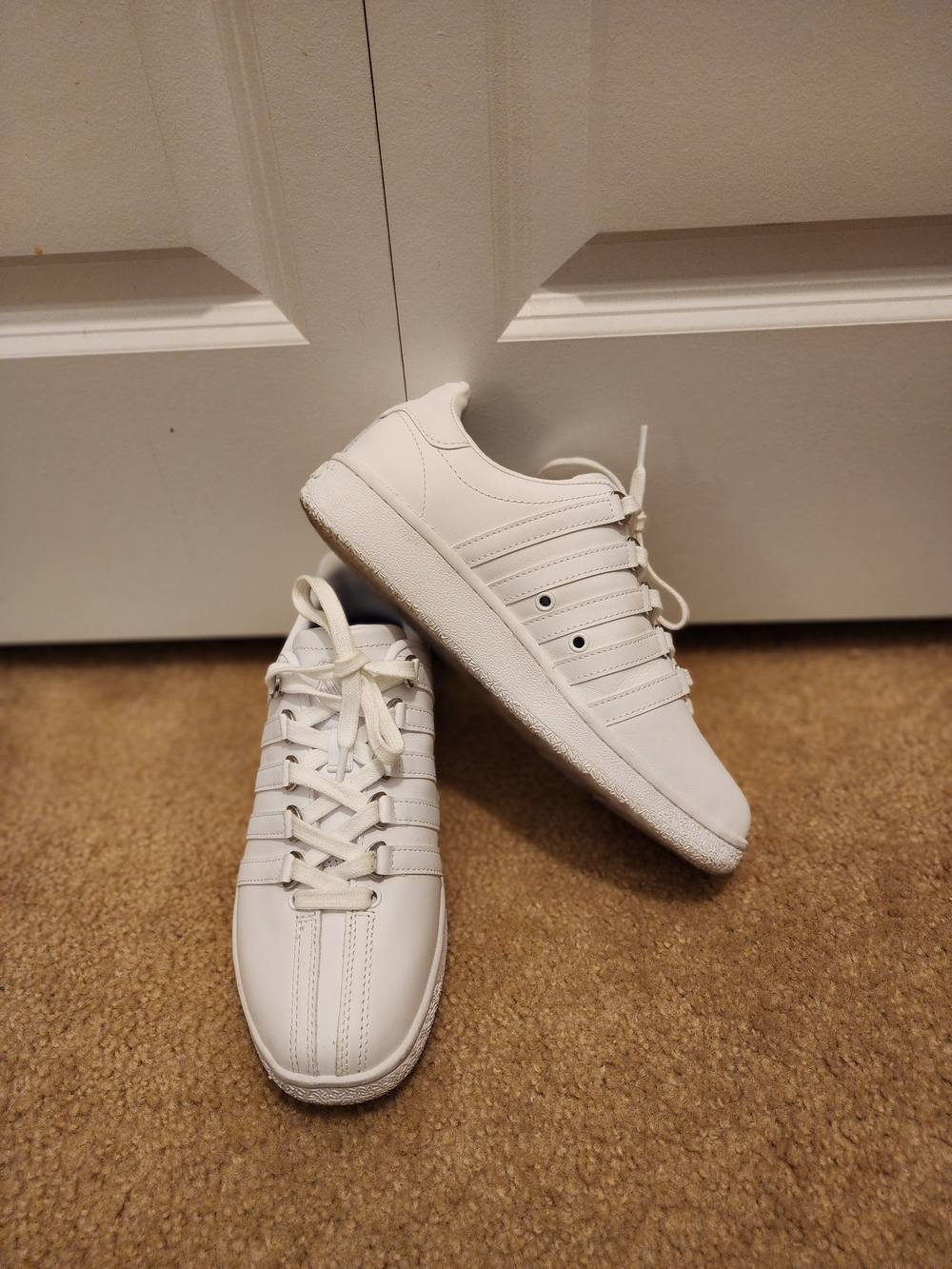 K-Swiss Classic Women's White  Athletic Sneakers